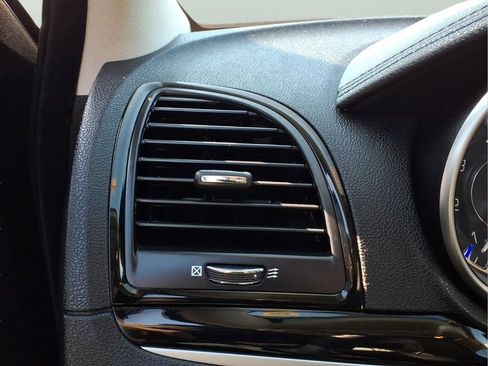 Used 2023 Chrysler 300 Touring w/ Sport Appearance Package RWD image 17