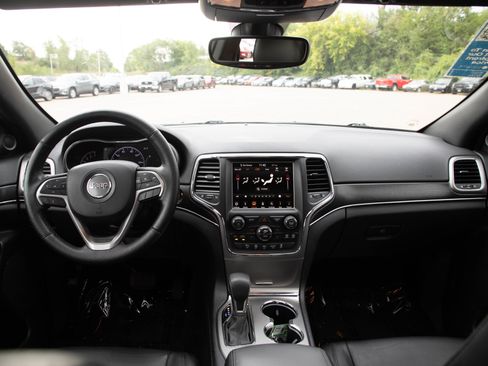 Used 2018 Jeep Grand Cherokee Limited AWD/4WD image 16