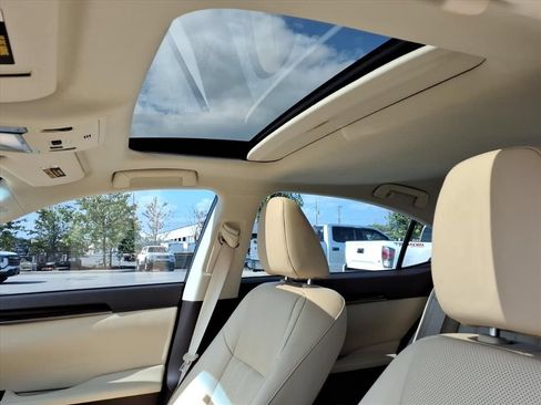 Used 2016 Lexus ES 350 w/ Luxury Package w/Wood Trim FWD image 13