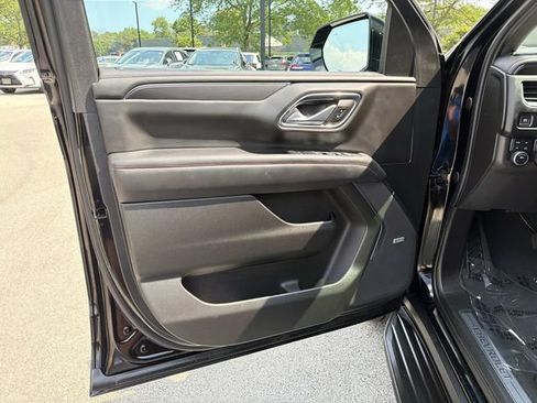 Used 2022 Chevrolet Suburban RST w/ Luxury Package AWD/4WD image 16
