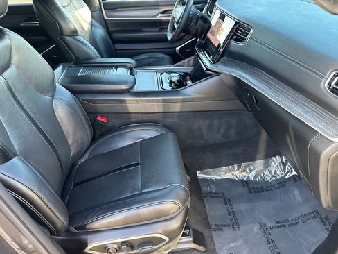 Used 2024 Jeep Wagoneer L Series II RWD image 19