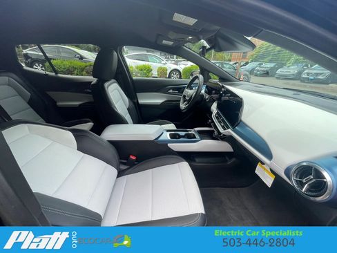 Used 2024 Chevrolet Equinox EV LT FWD image 49