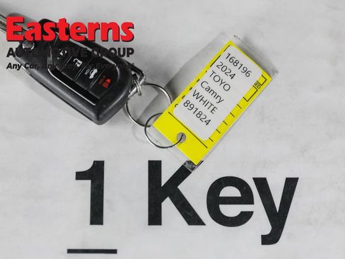 Used 2024 Toyota Camry SE image 7