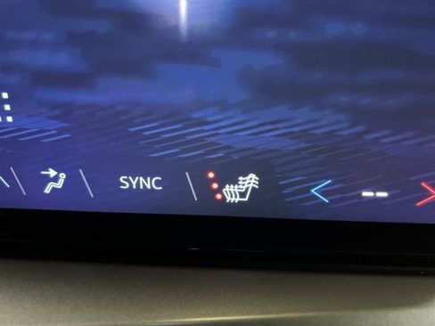 Used 2025 Chevrolet Traverse LT w/ Sun and Wheel Package image 32