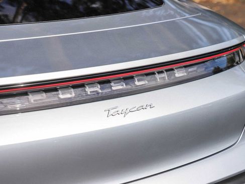 Used 2022 Porsche Taycan RWD image 9