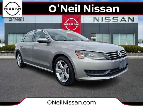 Used 2012 Volkswagen Passat 2.5 SE image 1
