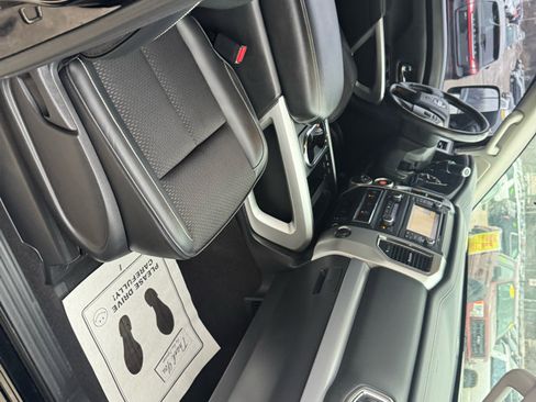 Used 2016 Nissan Titan S image 11