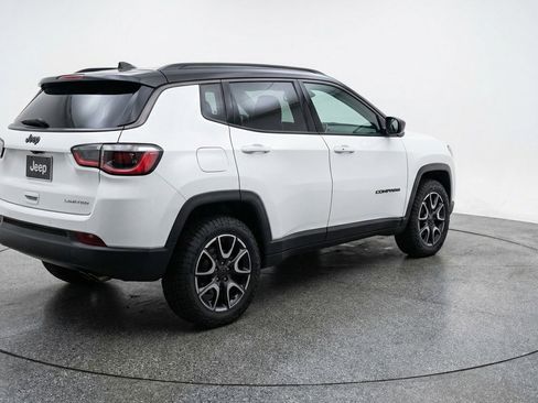 Used 2025 Jeep Compass Trailhawk image 9