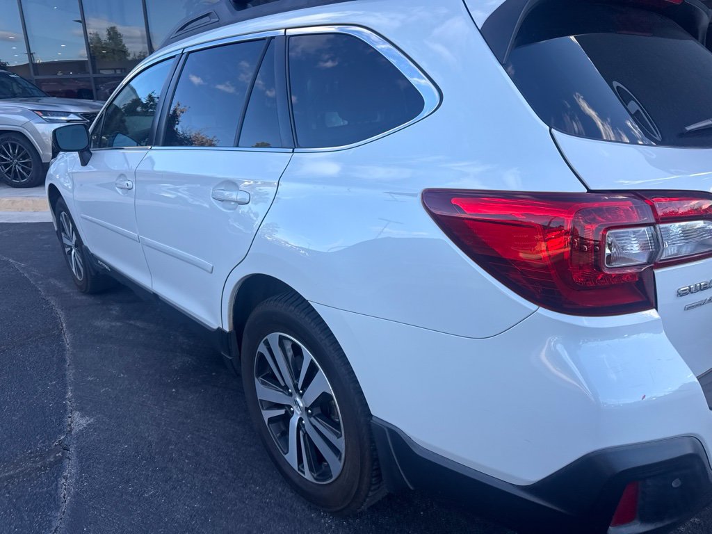 Used 2018 Subaru Outback 3.6R Limited AWD/4WD image 3