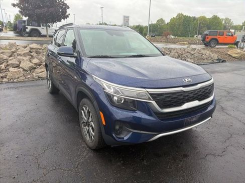 Used 2021 Kia Seltos EX AWD/4WD image 3