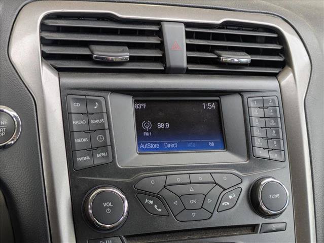 Used 2017 Ford Fusion SE FWD image 10