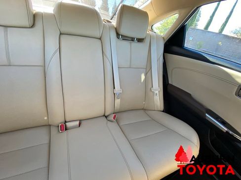 Used 2014 Toyota Avalon Limited w/ Technology Package FWD image 20