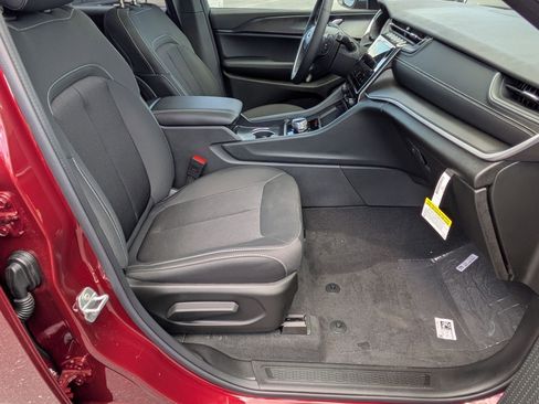 New 2025 Jeep Grand Cherokee Laredo X w/ Luxury Tech Group I image 30