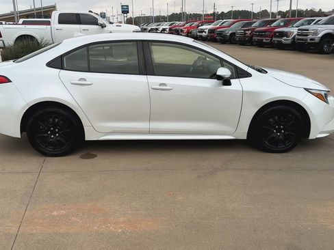 Used 2024 Toyota Corolla LE image 2