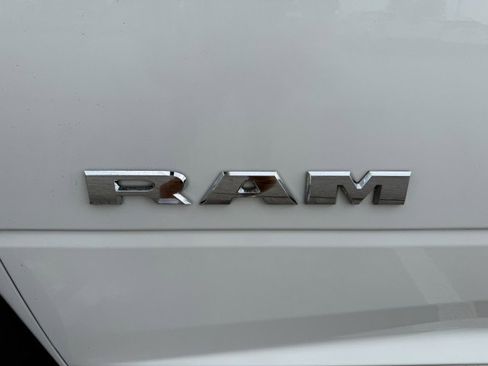 Used 2020 RAM 5500 Tradesman w/ Chrome Appearance Group AWD/4WD image 17