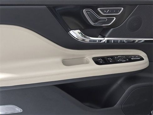 New 2025 Lincoln Corsair Grand Touring w/ Rear Removable Package Tray image 11