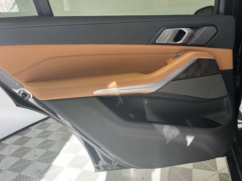 Used 2024 BMW X7 xDrive40i w/ Premium Package image 22