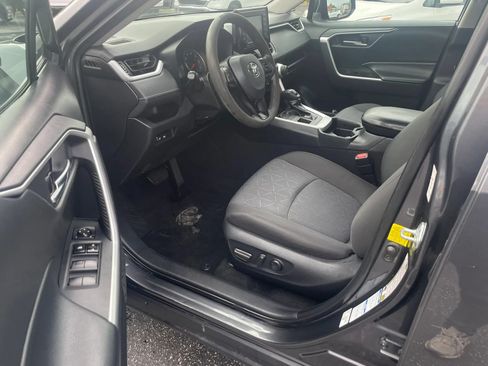 Used 2021 Toyota RAV4 XLE AWD/4WD image 10