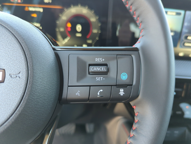 Used 2026 Nissan Kicks SR w/ Cold Weather Package FWD image 30