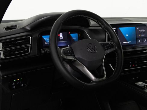 Used 2025 Volkswagen Atlas Cross Sport SE image 31