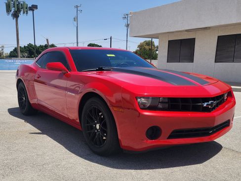 Used 2013 Chevrolet Camaro LS RWD image 3