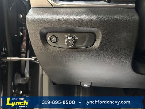 Used 2023 Chevrolet Traverse LT w/ Midnight/Sport Edition image 17