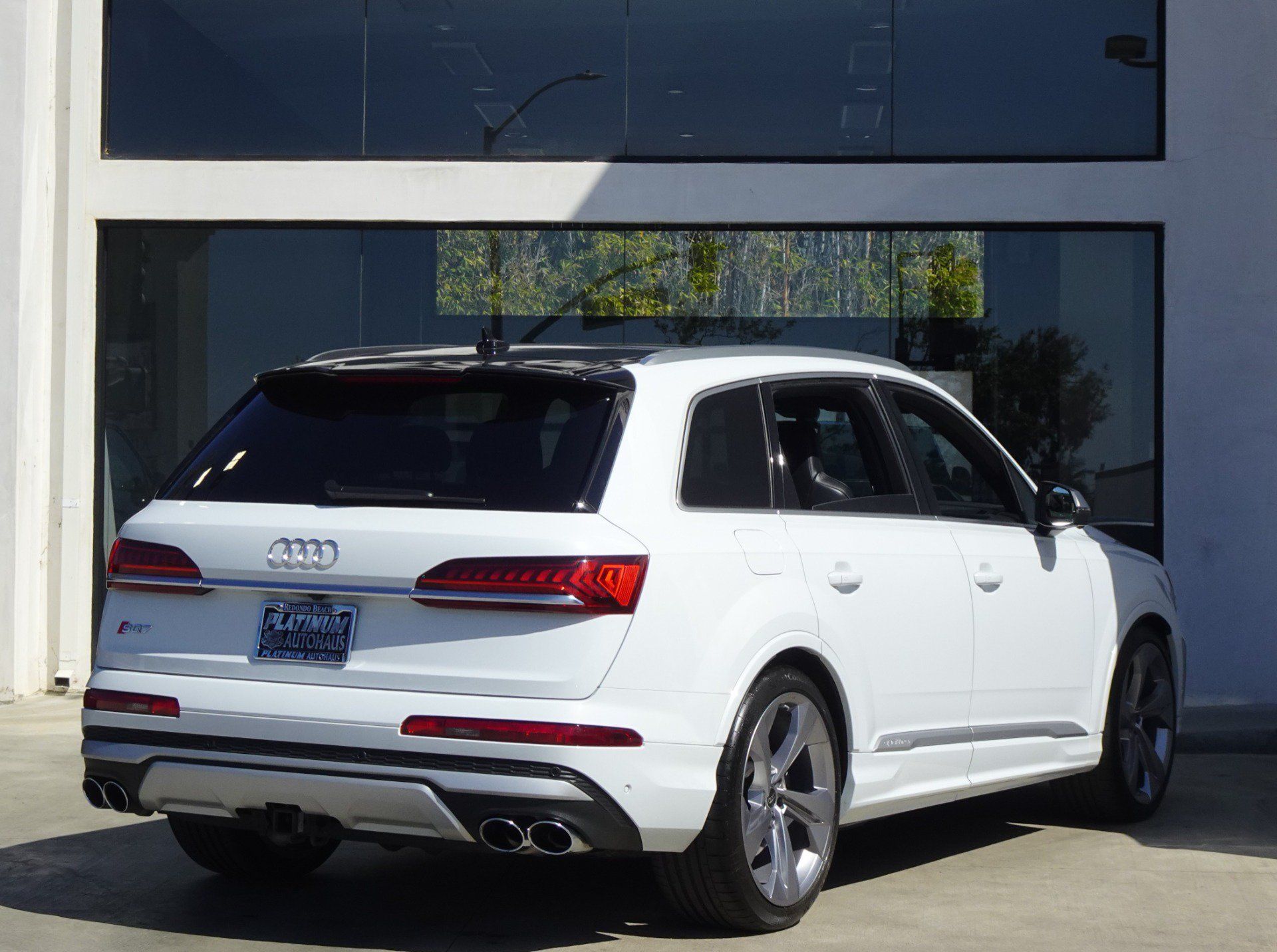 Used 2023 Audi SQ7 Premium Plus w/ Towing Package AWD/4WD image 6