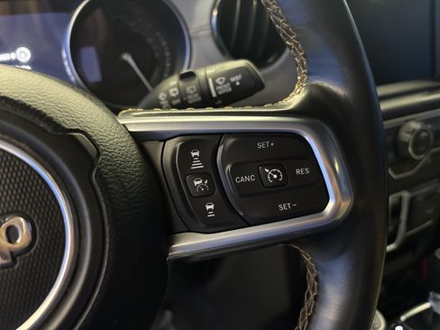 Used 2021 Jeep Wrangler Unlimited Sahara AWD/4WD image 16