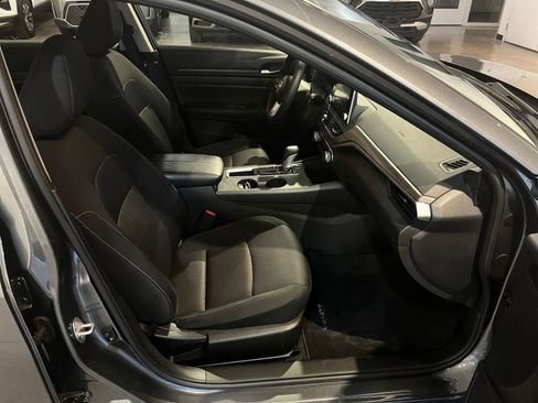 Used 2025 Nissan Altima 2.5 SV image 36