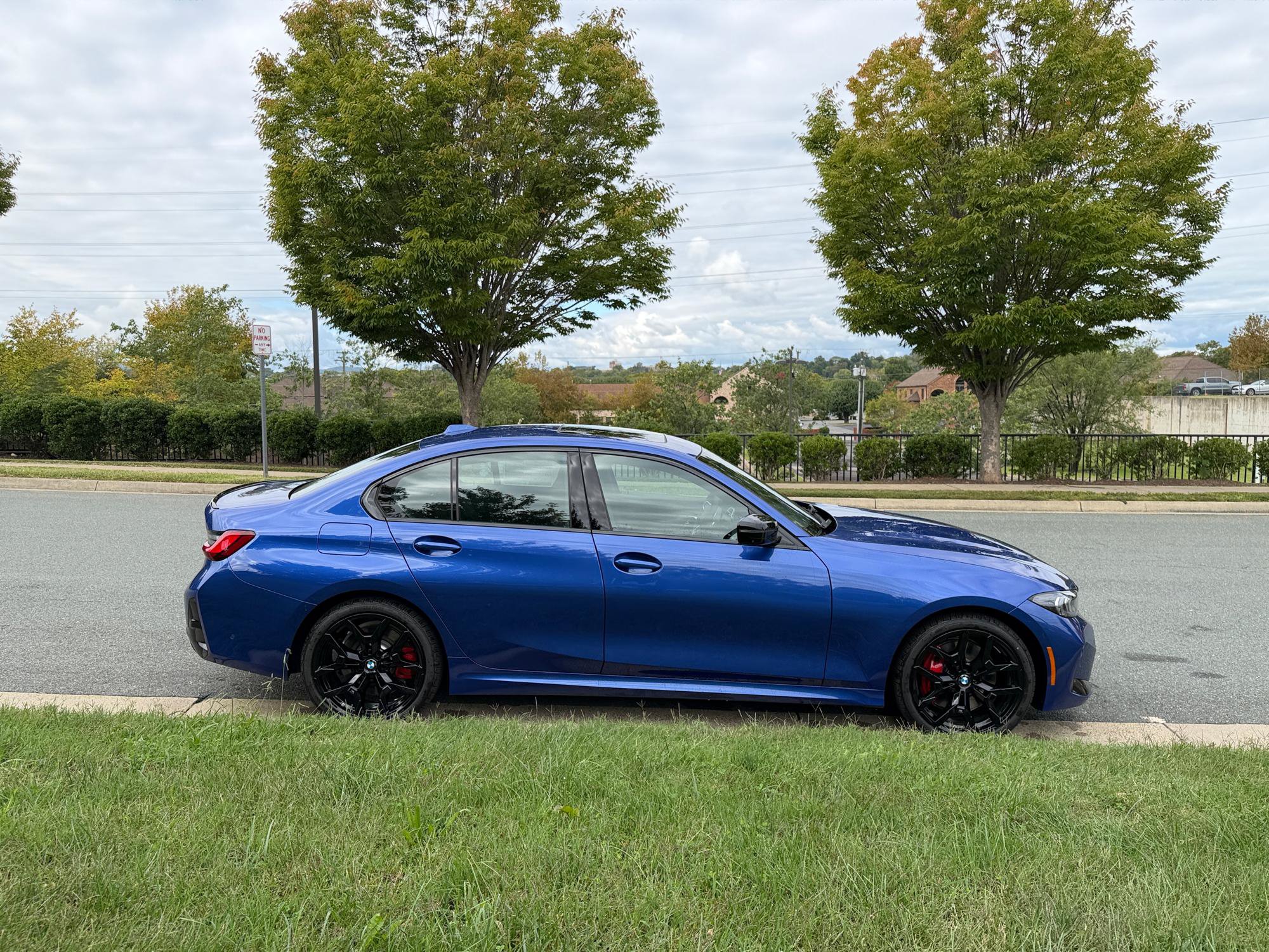 New 2026 BMW 330i xDrive Sedan w/ M Sport Package AWD/4WD image 8