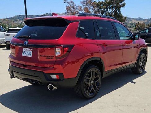 Used 2024 Honda Passport Black Edition image 8