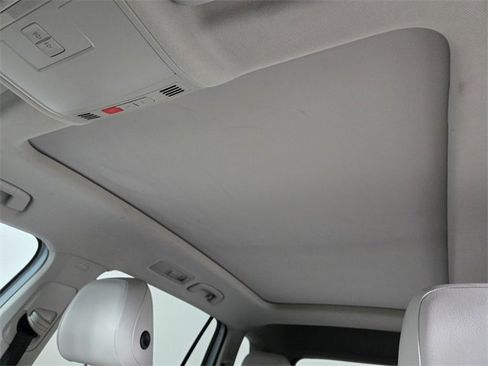Used 2018 Volkswagen Tiguan SE w/ Panoramic Sunroof Package image 14