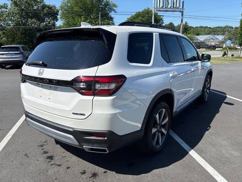 Used 2024 Honda Pilot Touring image 7