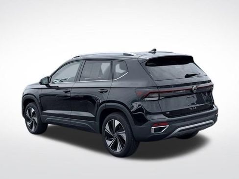 Used 2025 Volkswagen Taos SE AWD/4WD image 8