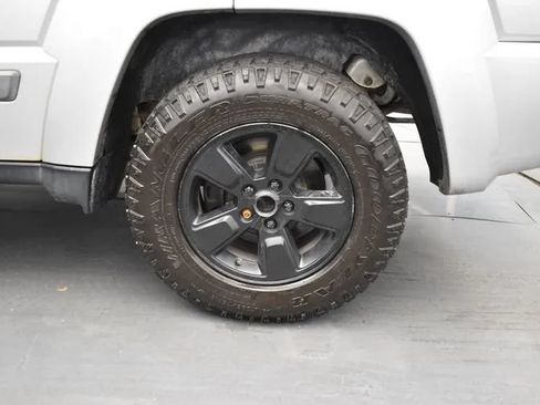 Used 2011 Jeep Liberty Sport w/ Popular Equipment Group AWD/4WD image 30