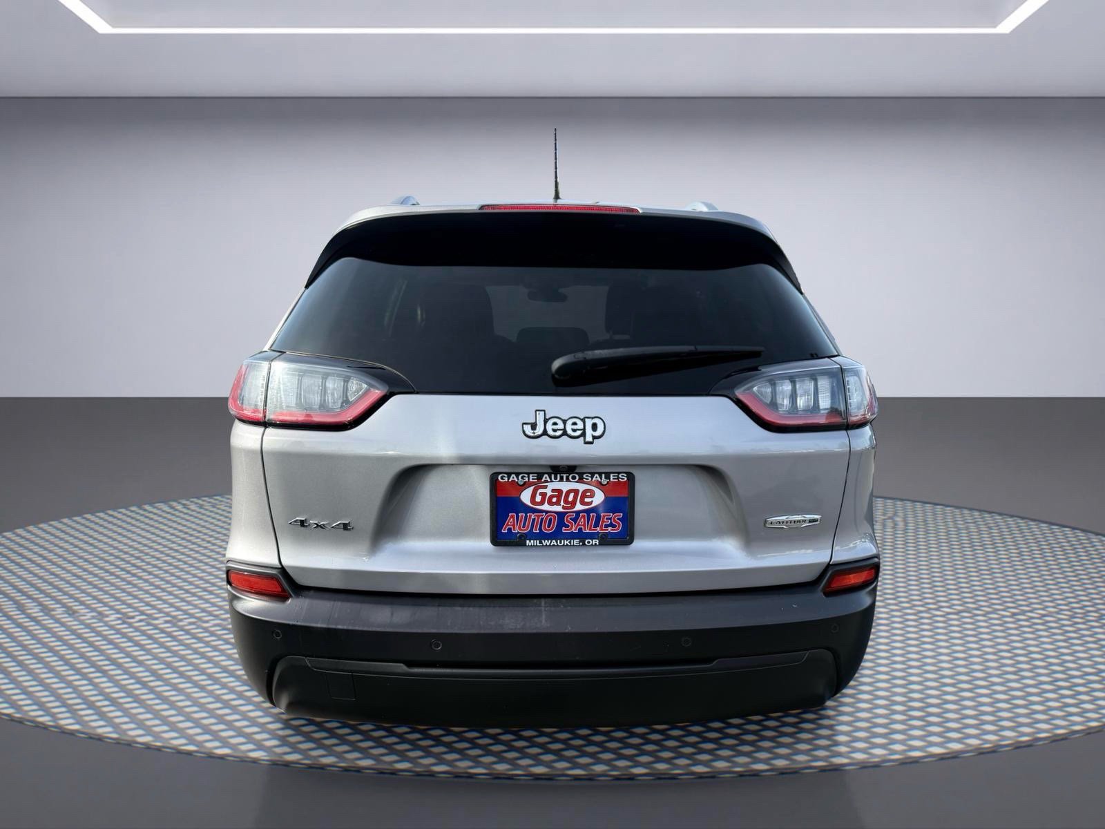 Used 2019 Jeep Cherokee Latitude Plus w/ Cold Weather Group AWD/4WD image 4