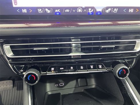 Used 2024 Chevrolet Traverse RS image 17