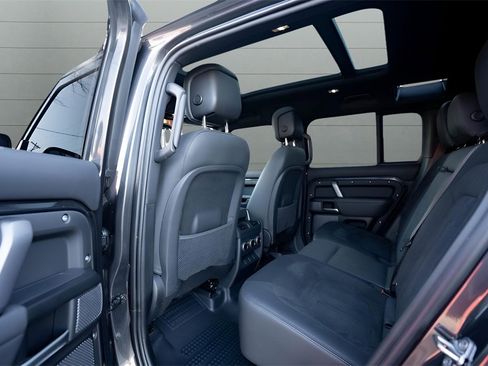 Used 2023 Land Rover Defender 110 V8 image 29