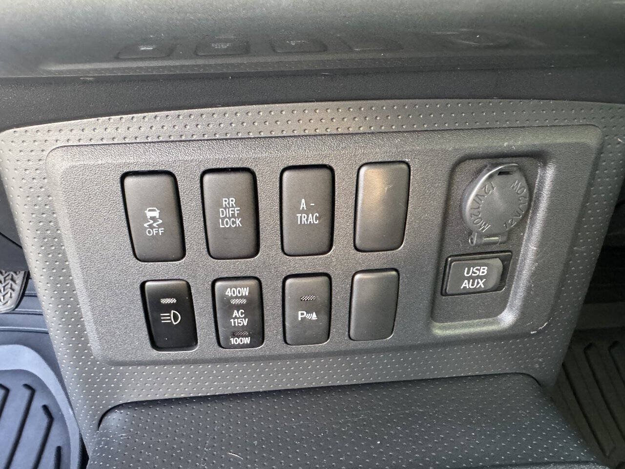 Used 2011 Toyota FJ Cruiser 4WD w/ Upgrade Pkg image 18