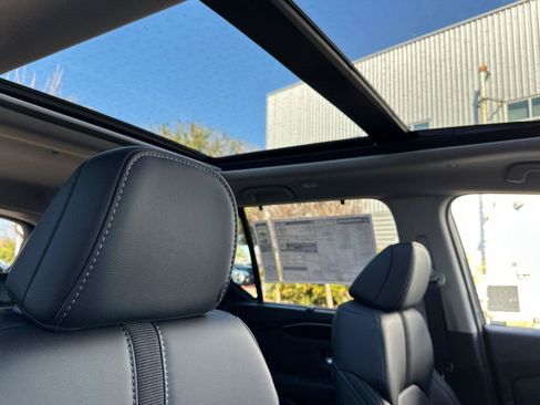 New 2025 Honda Pilot Touring image 15