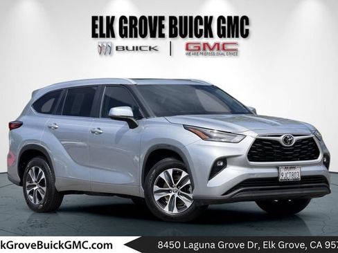 Used 2023 Toyota Highlander XLE FWD image 1