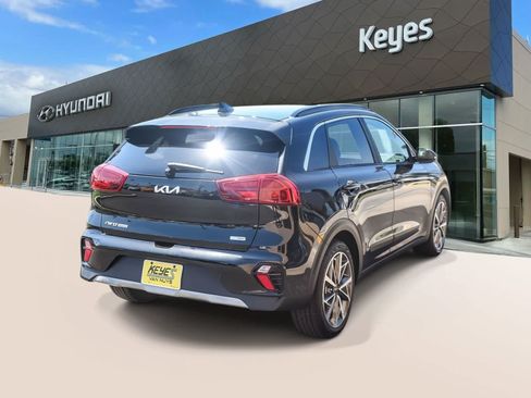 Used 2022 Kia Niro Touring Special Edition FWD image 4