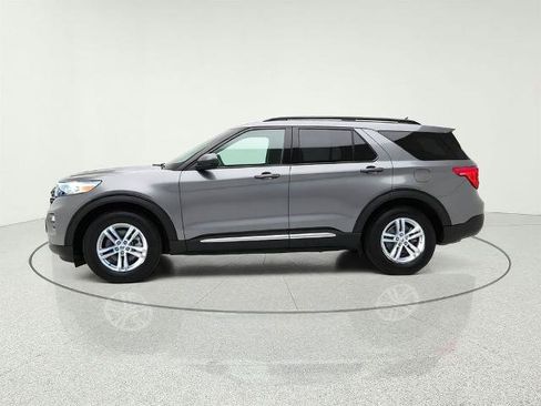 Certified 2021 Ford Explorer XLT w/ Equipment Group 202A RWD image 4