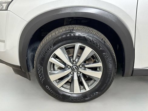Used 2025 Nissan Pathfinder SL FWD image 31