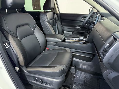 Certified 2024 Nissan Pathfinder SL image 15