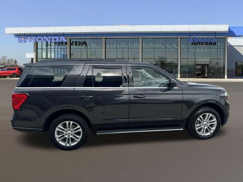 Used 2023 Ford Expedition XLT AWD/4WD image 5