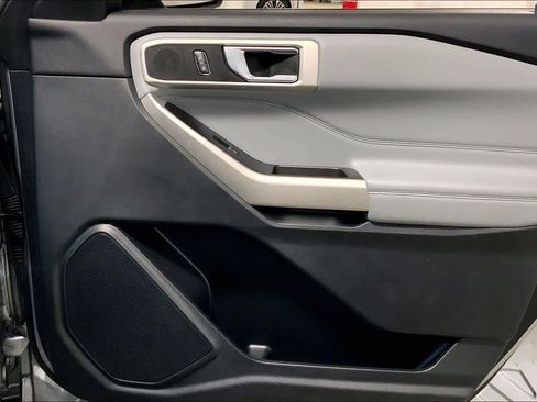 Used 2021 Ford Explorer XLT w/ Equipment Group 202A image 22