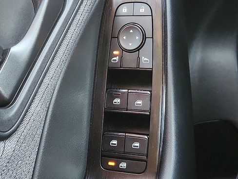 Used 2023 Nissan Rogue S image 10