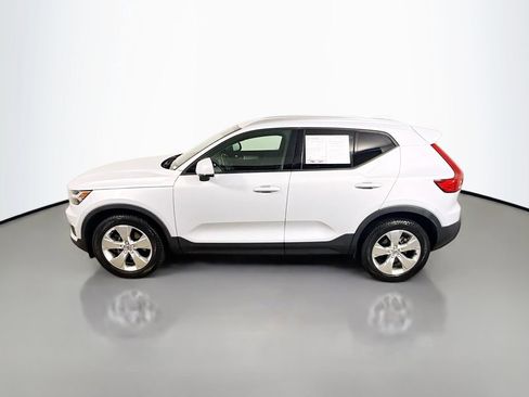 Used 2020 Volvo XC40 T5 Momentum image 4