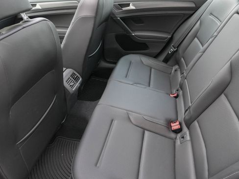 Used 2019 Volkswagen Golf SE image 36